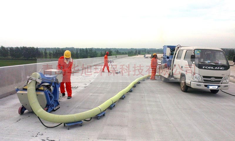 路面拋丸機(jī)清理橋面施工中